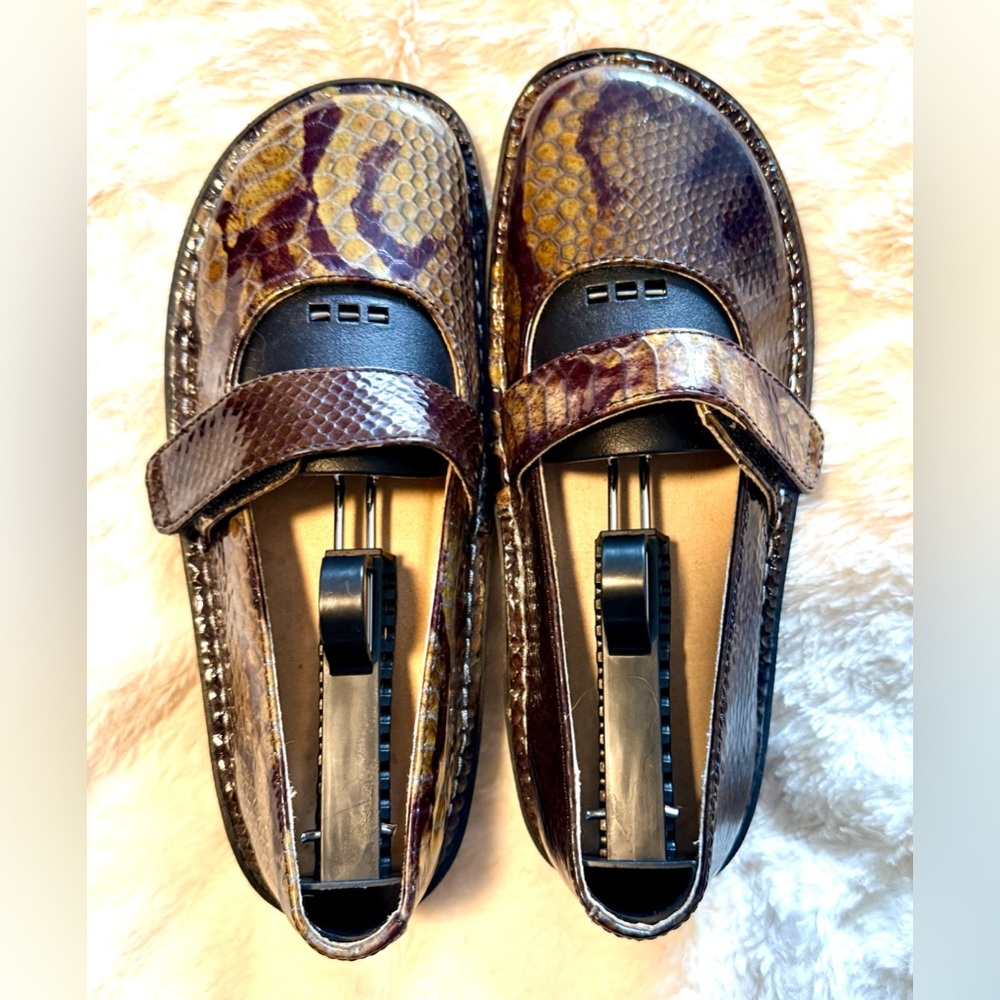 Snakeskin Patterned Loafers